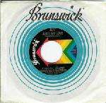 YOUNG HOLT UNLIMITED - Who's Making Love / Just Ain't No Love - Disque 45T (SP 2 titres)